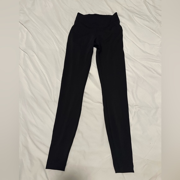 Lululemon Wunder Under black leggings - Picture 3 of 5